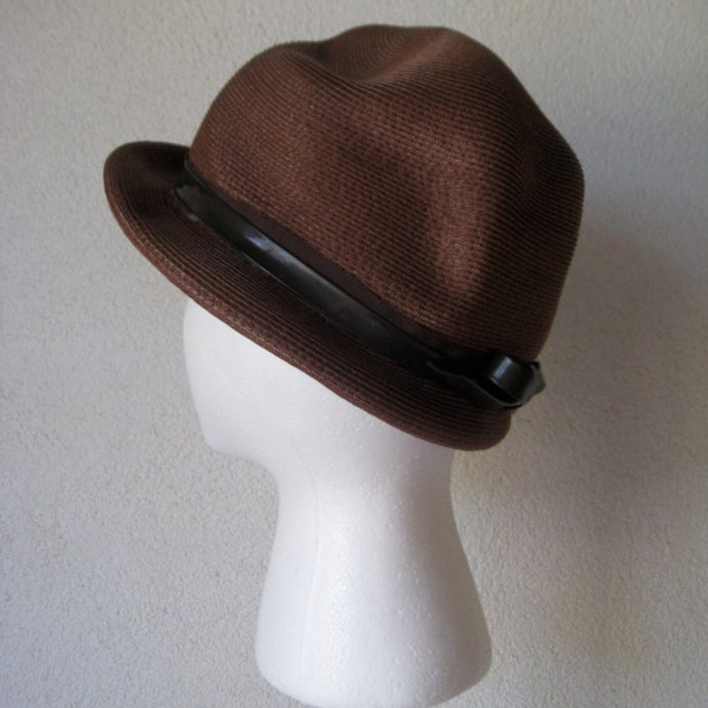 Vintage l 50s 22 Sears Millinery Brown Woven Patent Leather Bow Chic Derby Hat - Picture 4 of 7